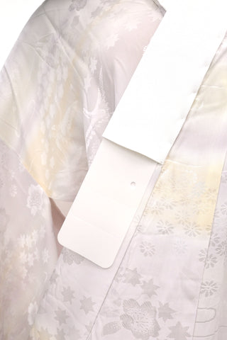 ビシッと決まる衿元に『はんなり衿芯』